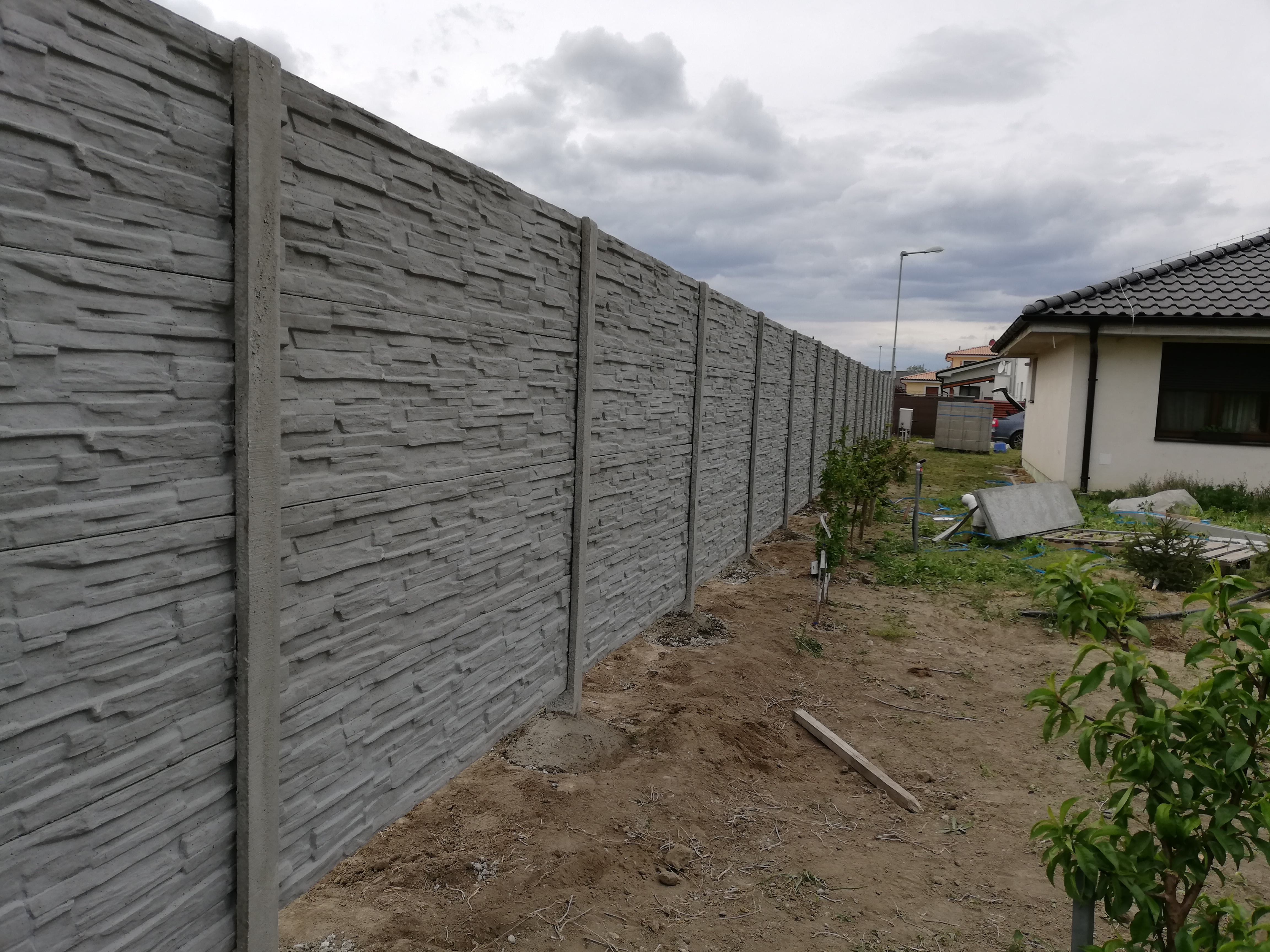 Betónový plot – 42 m (Galanta)